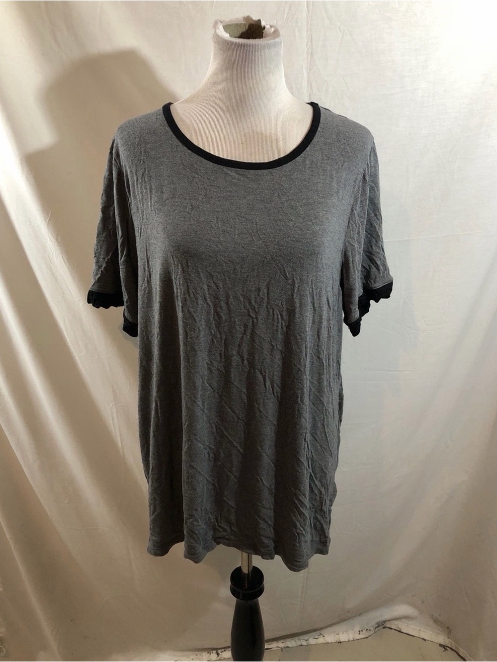 Cuddl Duds Gray, Black Trim Short sleeve Top - Womens 1X, Bust 21”, Length 28”